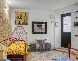 a room with a bed and vases on the wall at Suite delle Nereidi in Manarola