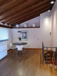 a dining room with a table and chairs at Altevolte Rooms in Catania