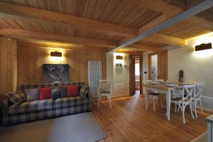 a living room with a couch and a table at Residenza Loo Bach n 8 in Gressoney-Saint-Jean
