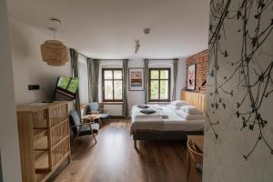 a bedroom with a bed and a desk in a room at Willa Bywaj Zdrój in Lądek-Zdrój