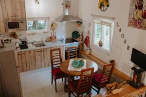 a kitchen with a table and chairs and a sink at Cosy Tiny House Centro Vila Real in Vila Real
