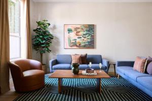 a living room with two blue couches and a coffee table at Citrus-Pool & Spa-Walk 2 restaurants, shops & bars in Phoenix +76 photos