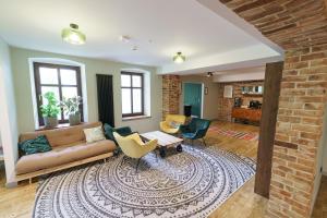 a living room with a couch and chairs at Willa Bywaj Zdrój in Lądek-Zdrój
