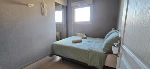 a small bedroom with a bed with a teddy bear on it at L eden Maison en Camargue in Salin-de-Giraud
