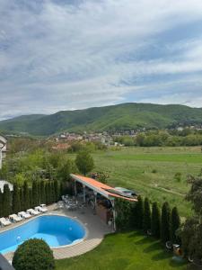 a view of a swimming pool in a yard at Smestaj Milovanovic in Soko Banja