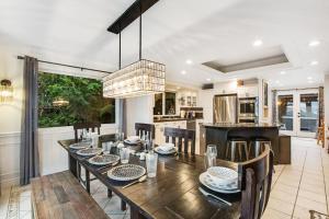 a dining room and kitchen with a table and chairs at Island Time Escape in Saratoga Shores
