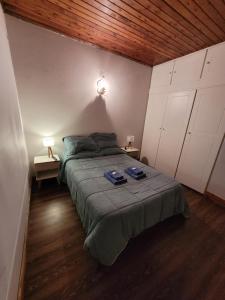 a bedroom with a bed with two towels on it at Departamento Castello in El Bolsón +9 photos