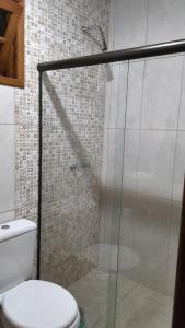 a bathroom with a glass shower with a toilet at Refúgio Orquídea Bambu - Lumiar in Nova Friburgo +12 photos