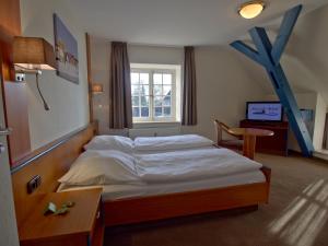 מיטה או מיטות בחדר ב-Hotel Friesische Wehde