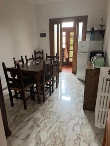 a kitchen and dining room with a table and chairs at Villa Elettra in Pisa +18 photos