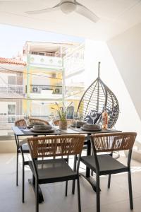 a dining room with a table and chairs at MarAzul Luxury Suites in Flogita