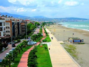 a view of a beach with cars parked at Cağaloğlu Apart Butik Otel in Atakum