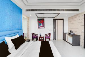 a bedroom with a bed and a table and chairs at Palette A Lux Corporate Townhouse Near 3 Minutes Kaushambi Metro Station in Ghaziabad