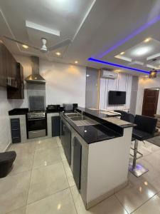 a kitchen with a stove and a counter top at Chic Shop House in Abomey-Calavi