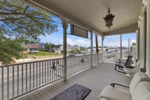 a screened porch with a view of a street at Shopkeeper's Inn in Fredericksburg