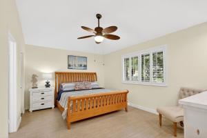a bedroom with a bed and a ceiling fan at Pet Friendly-Walk to PGA Resort in Palm Beach Gardens +44 photos