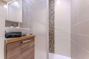 a bathroom with a sink and a shower at Spacious Ski-In Out apartment with Mountain Views in Val Thorens