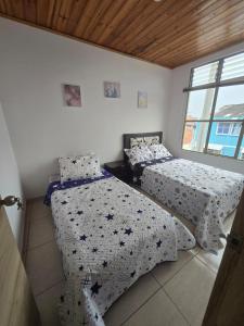 a bedroom with two beds and a window at Luxury flandes in Flandes