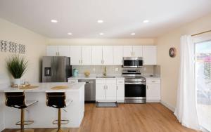 a kitchen with white cabinets and stainless steel appliances at Casa Con Casita - Private Pool - 8 min to Old Town in Scottsdale