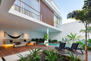 an external view of a villa with a living room at Casa del Paseo Luxury Home in Centro Rooftop Bar & 2 Pools in Mérida