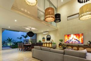 a living room with a couch and a dining room at Casa del Paseo Luxury Home in Centro Rooftop Bar & 2 Pools in Mérida