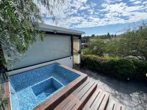a swimming pool sitting next to a building at CASA CON JACUZZI PRIVADO PARA 6 personas in Tequisquiapan