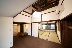 an empty room with a bench in a building at 青木邸 in Tokushima