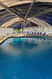 Πισίνα στο ή κοντά στο Intersur Colon Hotel