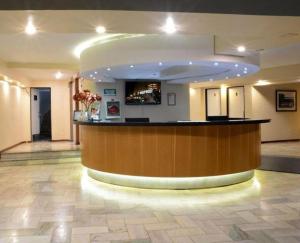 Ο χώρος του λόμπι ή της ρεσεψιόν στο Intersur Colon Hotel