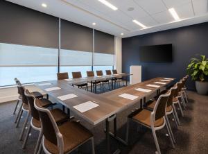 a large conference room with a large table and chairs at EVEN Hotel Brooklyn by IHG in Brooklyn