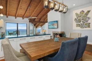 a dining room with a wooden table and chairs at Solana Beach Resort in Solana Beach +23 photos