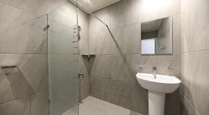 a bathroom with a toilet and a sink and a shower at 프라잇베리 호텔 in Chinhae