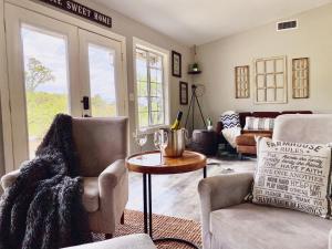 a living room with two chairs and a table at Sunset Site Boulder Bliss HotTub by Casa Oso in Ahwahnee