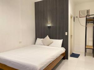 Gallery image of RedDoorz at Westeria Hostel in Puerto Princesa City +22 photos