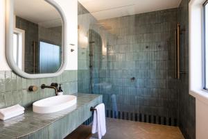 a bathroom with a sink and a mirror at Free night! Pay for 2 stay for 3 in Mollymook +24 photos