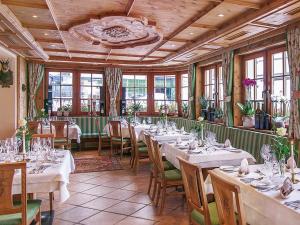 Reštaurácia alebo iné gastronomické zariadenie v ubytovaní Salnerhof Superior Lifestyle Resort