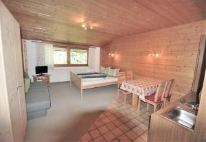 a room with a kitchen and a living room with a table at App. Fam. Dr. Goldberger in Söll