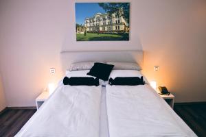 Postel nebo postele na pokoji v ubytování Hotel Bakarni Lonac