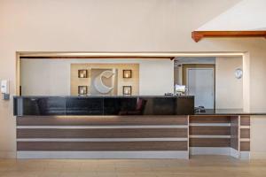 a lobby of a hotel with a reception desk at Comfort Inn North Conroe in Conroe +64 photos