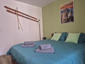 a bedroom with a bed with towels on it at TUDOR Studio in Kaprun