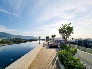 a swimming pool on the roof of a building at Avrora Laguna Residences Sky Park in Ban Thalat Choeng Thale