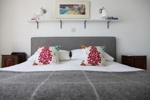 מיטה או מיטות בחדר ב-Cnapan Guest House