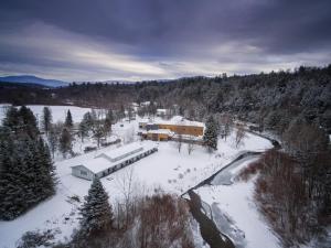 Sun & Ski Inn and Suites v zimě