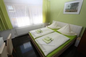 a bedroom with a bed with two towels on it at Gästehaus Am Römerbad in Zell an der Mosel