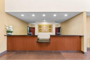a lobby of a hospital with a waiting room at Comfort Suites San Antonio North - Stone Oak in San Antonio +39 photos