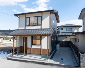 a house with a front porch with a roof at nikko nagomi 和み in Nikko