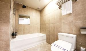 a bathroom with a toilet and a bath tub at Anyang CNC Hotel in Anyang +45 photos