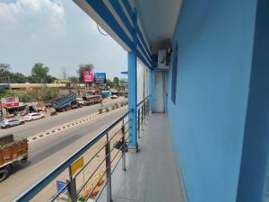 a balcony of a building with a view of a highway at Mayur Lodge And Restaurant in Khejuria Ghāt