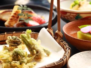 a basket of food on a table with plates of food at Nagataki in Nakatsugawa