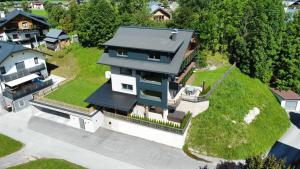 an aerial view of a house with a yard at Apartment Gosauschmied in Gosau